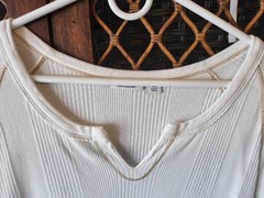 EUC Dockers Ribbed V-Neck Cream Distressed Cotton/Linen Split Hem Top L/XL