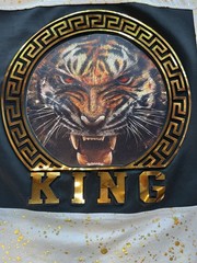 Victorious King Tiger Graphic T-Shirt Mens Large White Gold Foil Splatter NWT