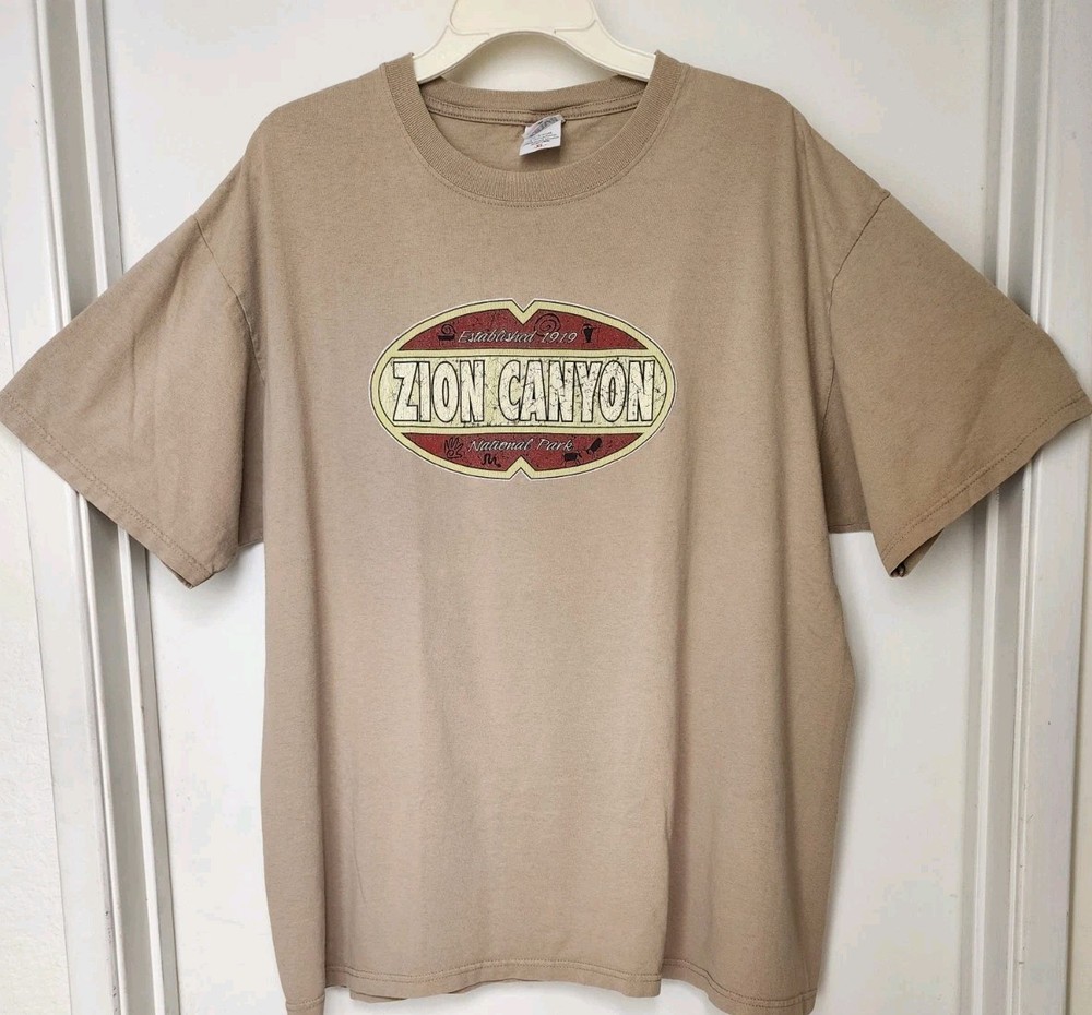 Zion Canyon Utah National Park T Shirt Men’s Large Tan Knit 100% Cottton*