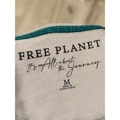 Free Planet Beige Short-Sleeve Tee with Blue Tropical Pocket Size M