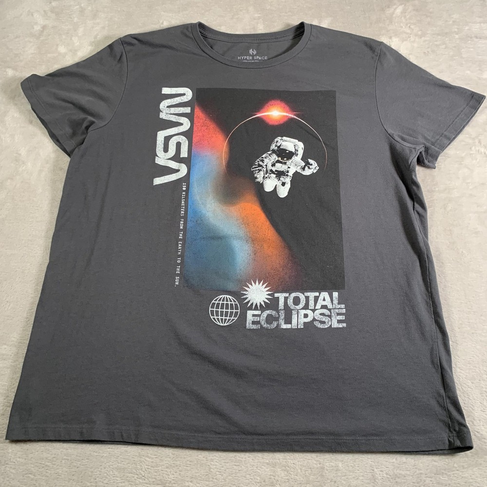 Hyper Space NASA Shirt Mens 2XL Gray Total Eclipse Astronaut Graphic Space Tee