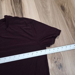 Vuori Strato Tech T-Shirt Mens M Maroon Plum Short Sleeve Performance Tee