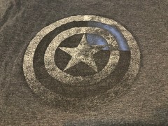 MARVEL Captain America Distressed Graphic Mens T-Shirt – Dk Gray – Size M