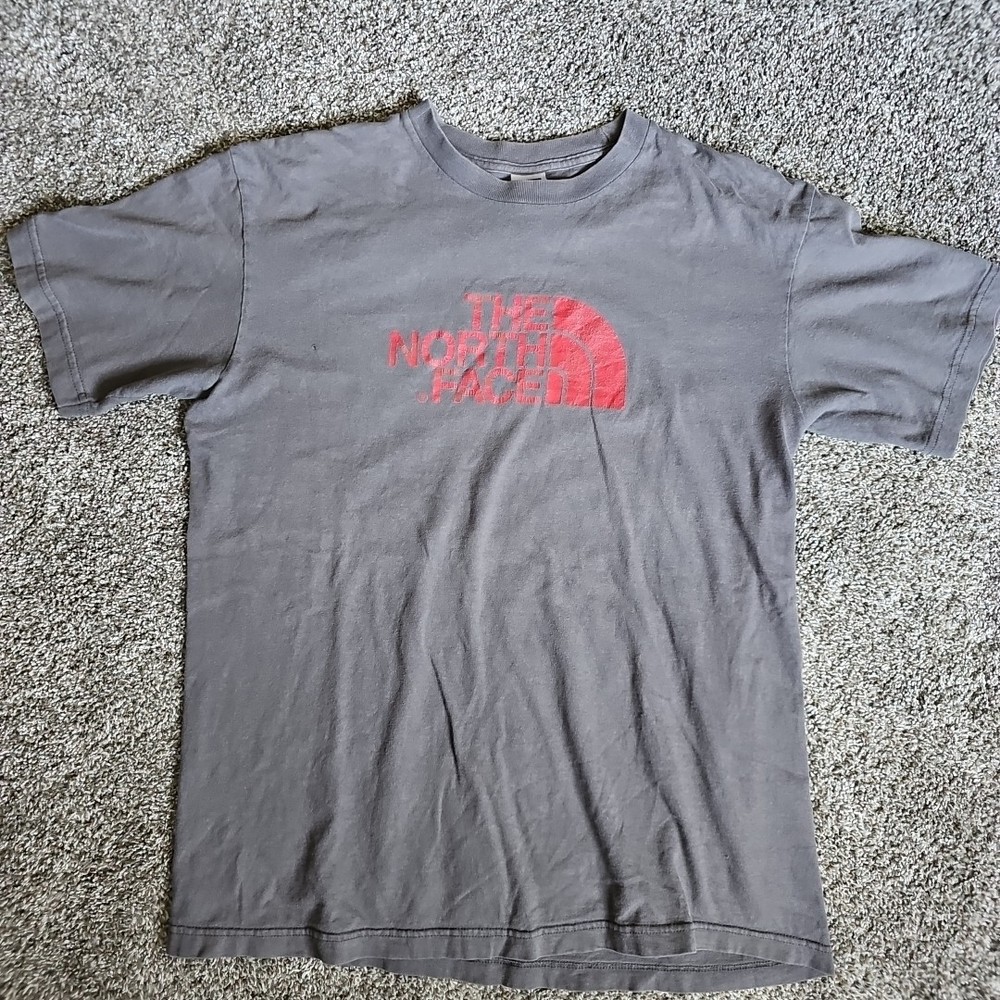 The North Face Size Medium Gray and Red Short Sleeve Shirt – Graphic is Cracking