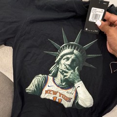 Nike Men’s M Black Crew Neck Short Sleeve Statue of Liberty New York Tee