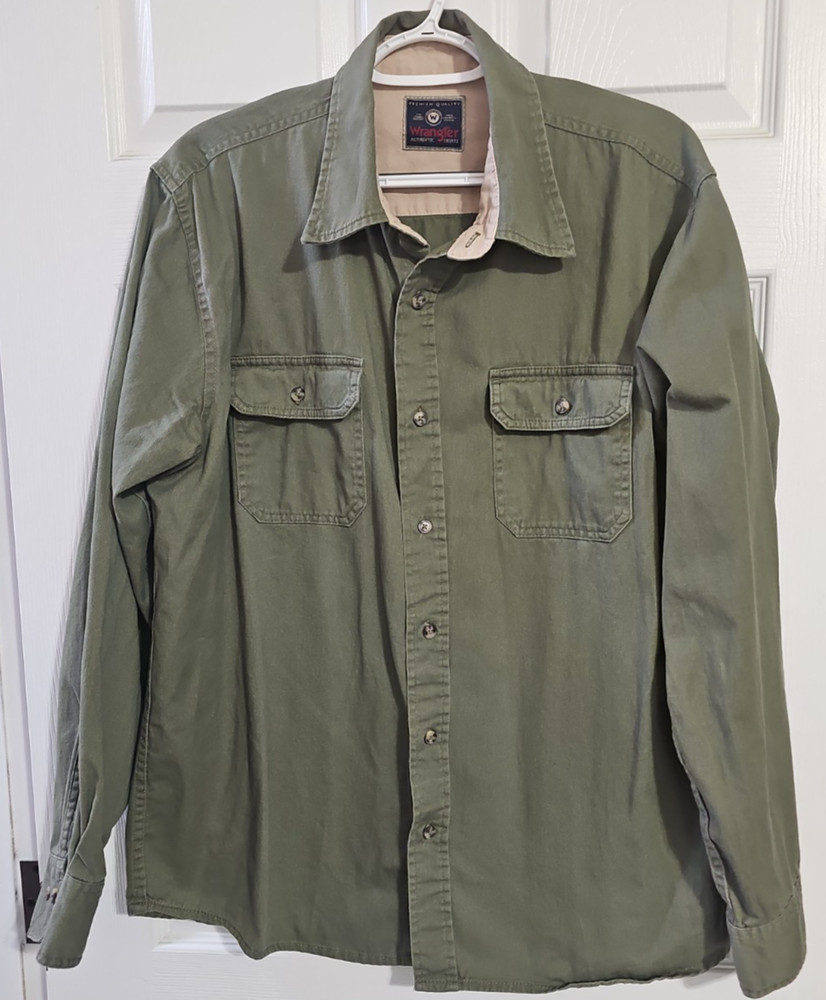 Wrangler Authentic Men’s Large Olive Green Long Sleeve Button Up Utility Shirt