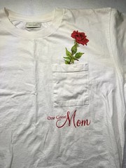 Lord & Taylor White “One Great Mom” Rose Graphic Pocket Tee – One Size