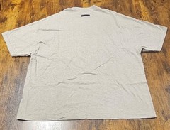 Fear of God Essentials Oversized T-Shirt Men’s L Silver Cloud Beige Center Logo