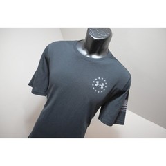Under Armour T-Shirt Mens Large Black Freedom Flag HeatGear Threadborne EUC