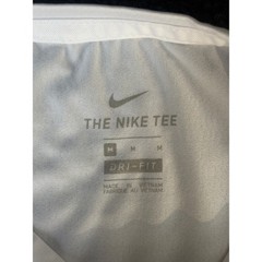 Nike Dri-FIT White Graphic Swoosh T-Shirt Mens Size M Short Sleeve Athletic Tee