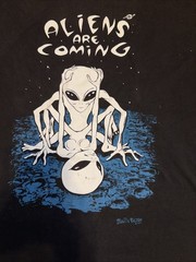 Vintage 1995 Aliens Are Coming Fashion Victim Graphic T Shirt Made In USA XL