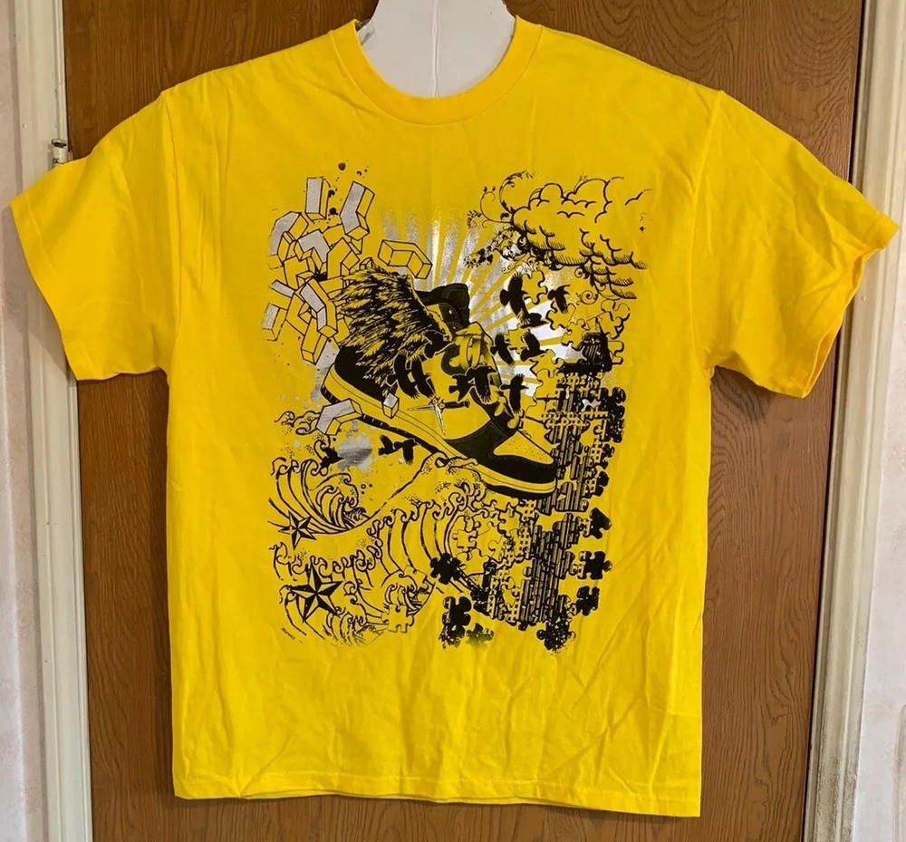CARBON Authentic Yellow Foil Graphic T-shirt Men’s Large Made In USA NWOT