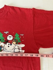 Peanuts T-Shirt Adult Medium Red Christmas Scene Winter Holiday Snoopy