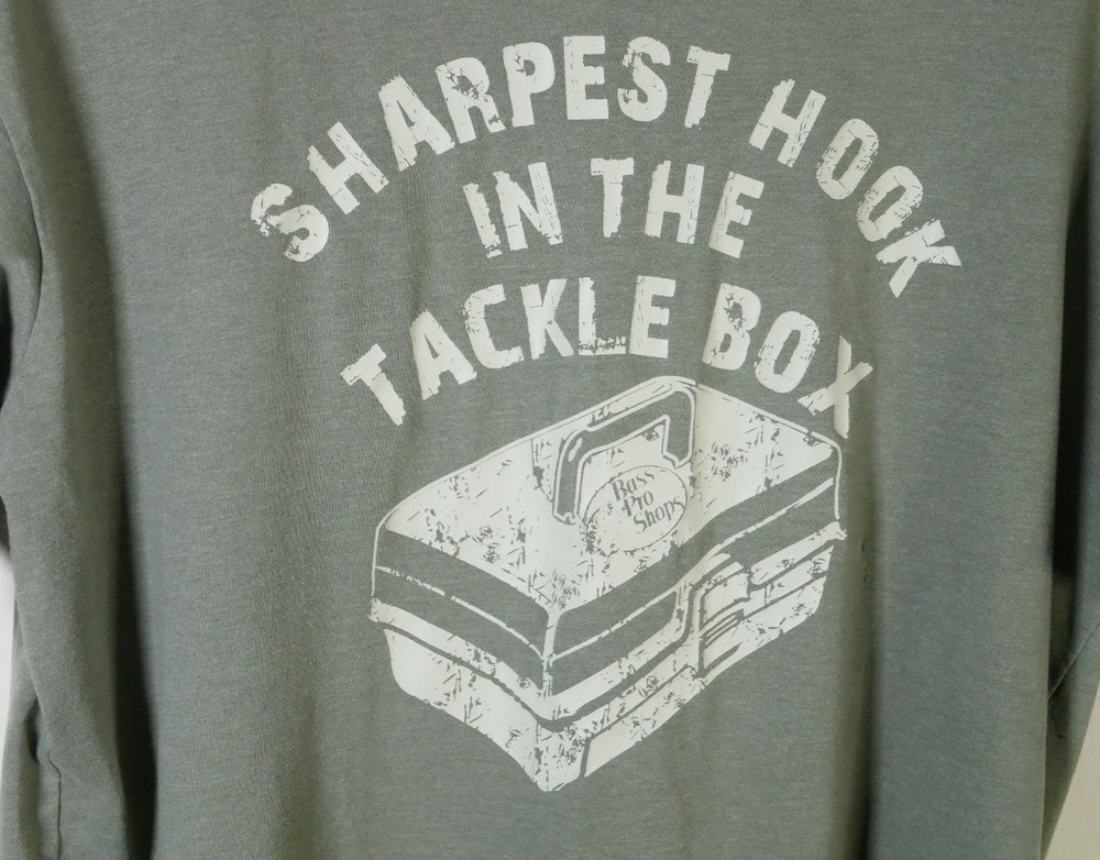 Bass Pro Shops Fishing Graphic T-shirt Size L “Sharpest Hook in the Tackle Box”