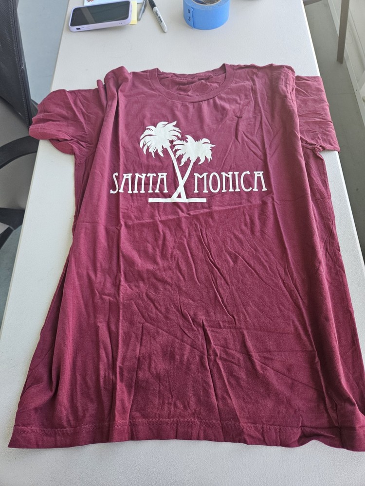 Santa monica maroon t shirt size 2xl. pre-owned B3