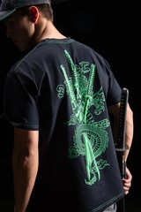 Invicta Kuru – One Piece Zoro Graphic Katana Shirt Black Medium Size