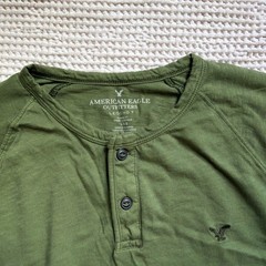 American Eagle Men’s Green Short Sleeve Athletic Fit Henley Shirt Size L
