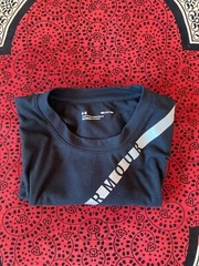 MENS SMALL UNDER ARMOUR LOOSE SLEEVELESS PULLOVER BLACK LARGE CALL OUT LOGO