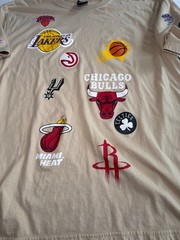 NBA Team Logos Graphic T Shirt XXL Bulls Lakers Knicks Heat Beige
