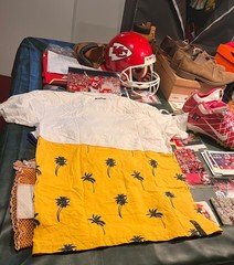 From Travis Kelce Storage Find ! 10 DEEP Two Tone Palm Tree Design T Shirt XL !