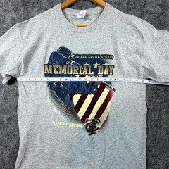 Memorial Day Classic Gildan T-Shirt Mens Large Grey Triple Crown Sports Graphic