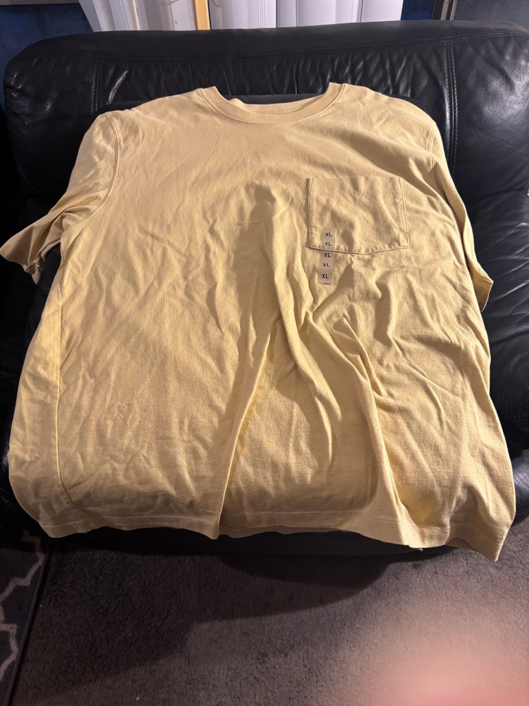UNI QLO brand t- shirt new w tags yellow Mint XL wardrobe sale