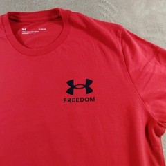Under Armour Shirt Mens M Red Freedom Flag Graphic Crew Neck Tagless 1370810