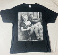 Teestyled value T Shirt Unisex Adult Size L Marlyn Monroe and Tupac Graphic Tee