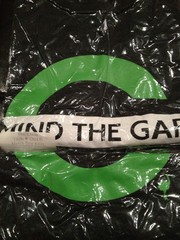 the Chive *Authentic* MIND THE GAP Men’s t-shirt S M L XL XXL XXXL KCCO BFM