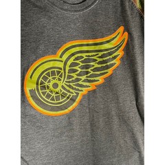 Fanatics Detroit Red Wings NHL Camo Raglan T-Shirt Mens XL Grey Neon Logo