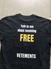 VETEMENTS Limited Edition Free Hugs Spell Out Embroidered Black Tee Shirt XL