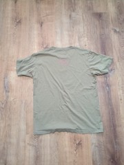 Men’s Uni Qlo x Attack On Titan Collaboration T-Shirt SMALL Shonen Jump 60th