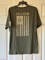 Under Armour Heat Gear Casual T Shirt Men XL FREEDOM USA Flag Green Grey