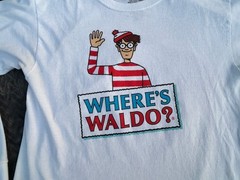 Where’s Waldo? Men’s T-Shirt Size Medium Cartoon Graphic Print Long Sleeve White