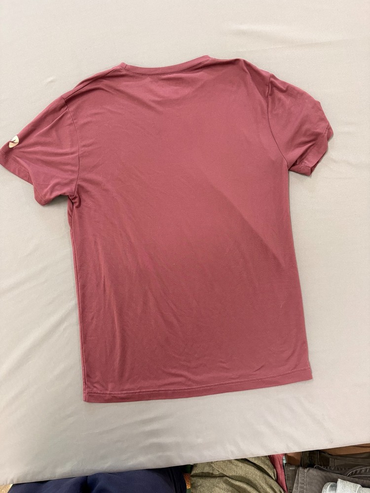 Deer Mountain burgandy Poly Spandex Pocket T-Shirt Short Sleeve Top size small