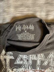 Def Leppard women’s M Gray Cotton Knit Crew Neck Short Sleeve Leopard Logo Tee