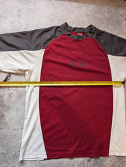 vintage Oakley t-shirt with center logo size XL