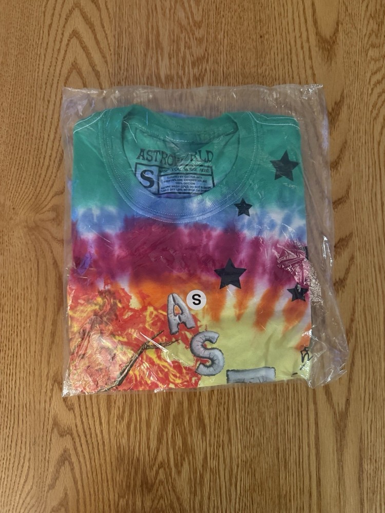 Astroworld “Astro” Tie Dye Graphic Tee Mens Small 🎢 NEW *SEALED*
