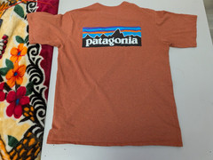 Patagonia Mens P-6 Logo Responsibili-Tee Medium Quartz Coral Orange Shirt M