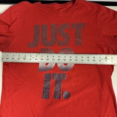 Nike Just Do It Shirt M Red Cracked Foil Graphic Tee 551413-657 Y2K Streetwear