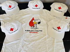 Gildan Men’s XL Peanuts Snoopy Woodstock Graphic Crewneck T-Shirt and 5 Hats