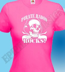 Pirate Radio T-Shirt Rocks Drum Bass DJ 60’S Caroline London Skull Headphones