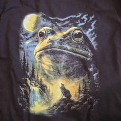 Frog Howling at the Moon T-Shirt Retro Full Moon Graphic Nature T-Shirt