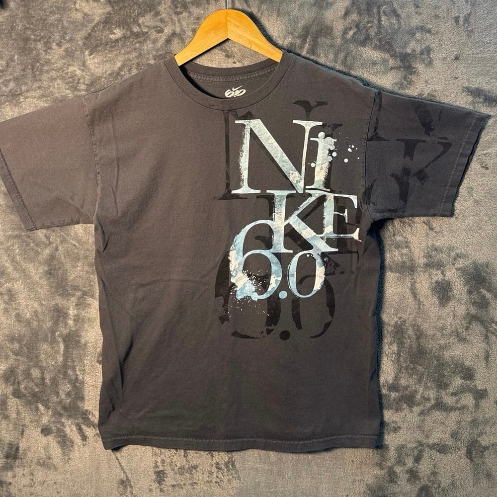 VTG Y2K Nike 6.0 Graphic T-Shirt Skate Streetwear Men’s Medium Charcoal Gray