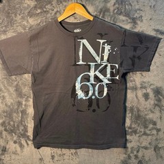 VTG Y2K Nike 6.0 Graphic T-Shirt Skate Streetwear Men’s Medium Charcoal Gray