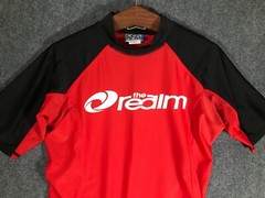 The Realm High Neck T Shirt Mens Medium Red Black Stretch Activewear Outdoor Tee