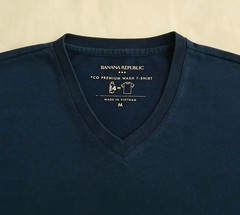 Banana Republic Eco Premium Wash T-Shirt Medium Mens Blue V-Neck Lightweight