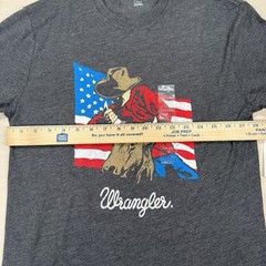 Wrangler Cowboy Riding Bull USA Flag Graphic T-Shirt Men’s Small NWT Gray
