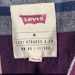Levi’s burgundy plaid button-up pearl snap shirt Size M