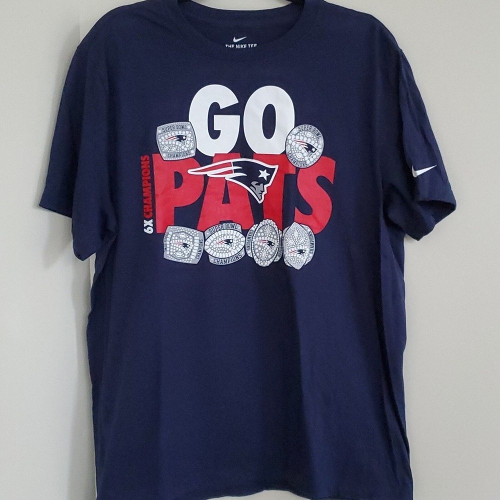 Nike Go Pat’s Size L Navy Blue Red/White Design T-Shirt